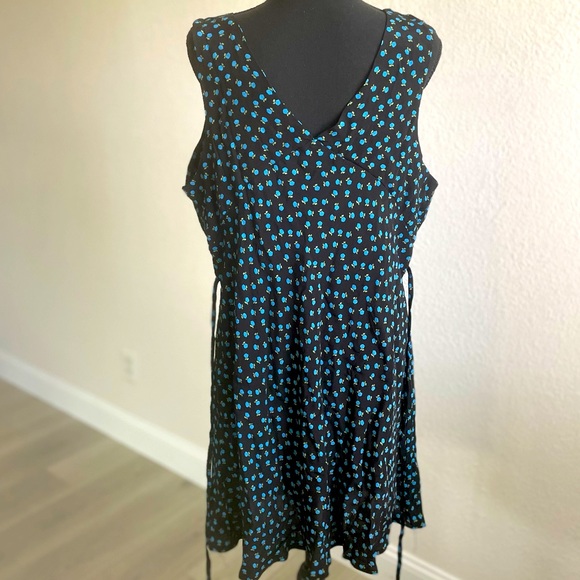 NWT BLACK AND BLUE PATTERN DRESS - Picture 9 of 14